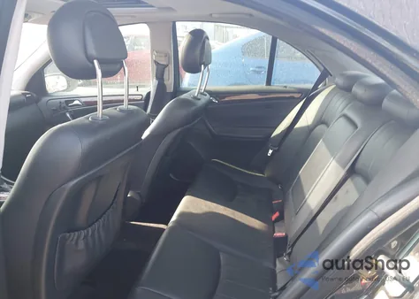 2005 Mercedes-Benz C 320 Luxury 4Matic z USA, uszkodzony, nr VIN WDBRF84J05F655379